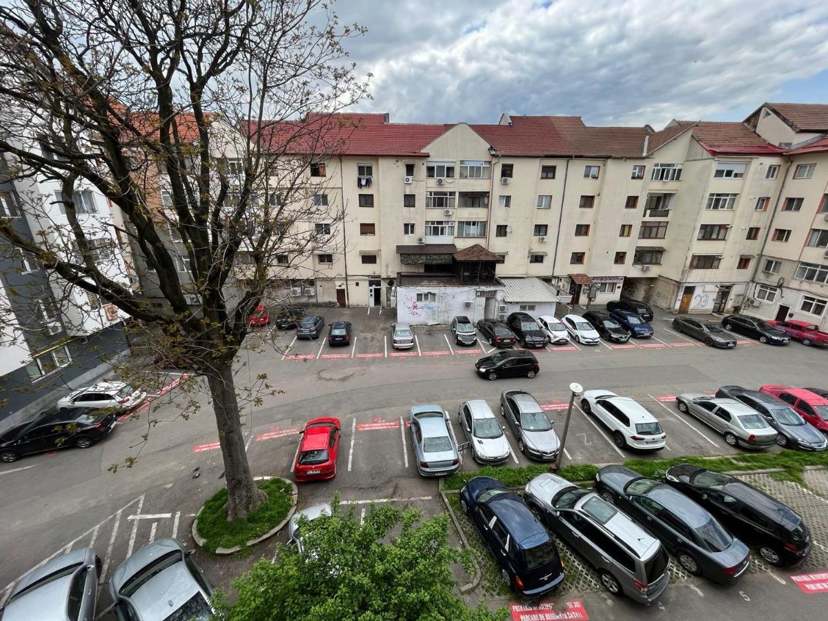 Târgu JiuApartament Victoriaアパートメント エクステリア 写真